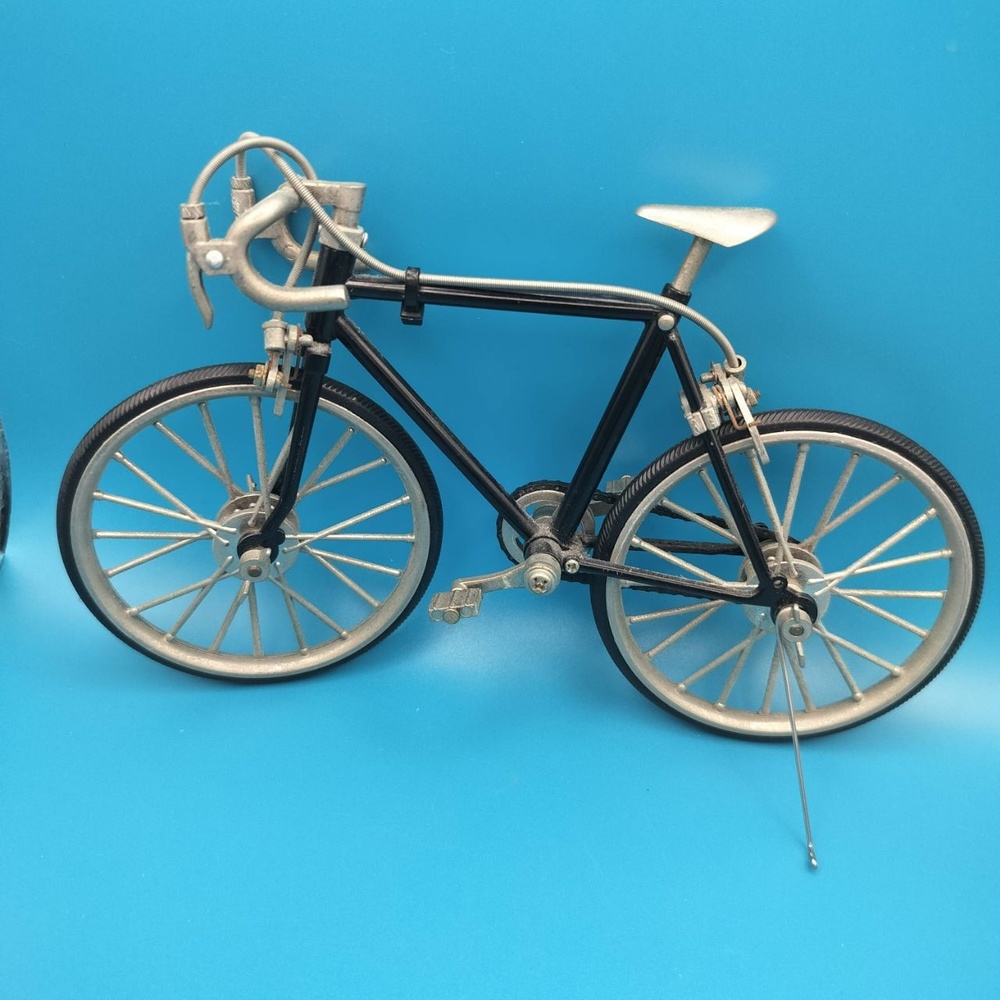 Miniature 7" Road Bicycle Model – Working Parts, Detailed Metal Replica